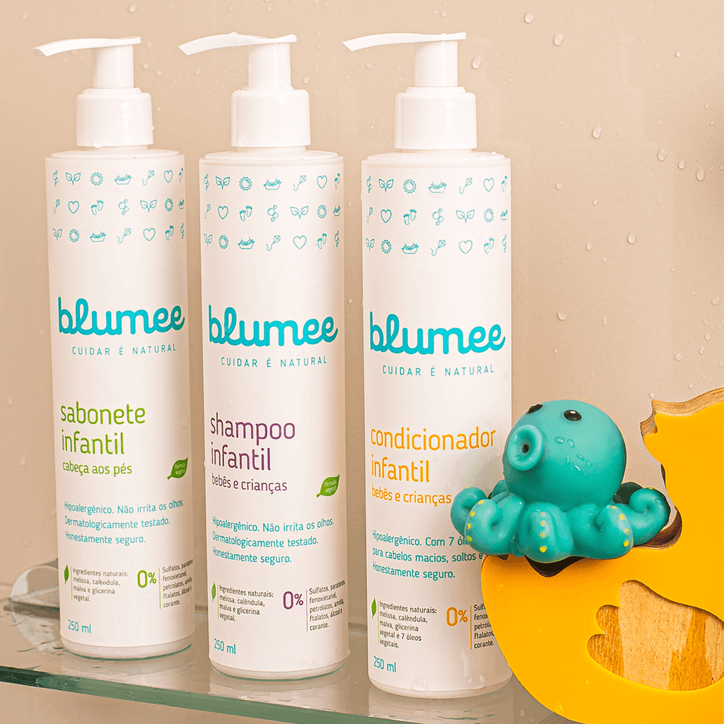 Kit Trio Blumee em still com brinquedo de banho, cuidado cabeça aos pés